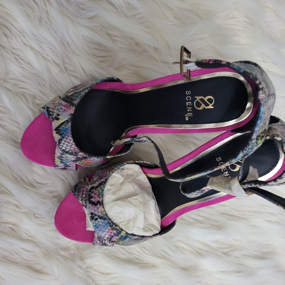 Strappy dress shoe